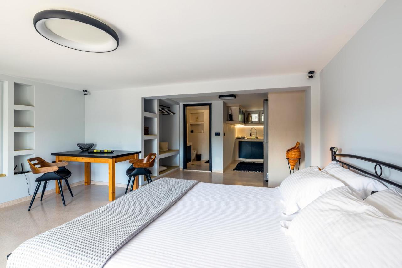 Black And White Apartment Поллония Экстерьер фото