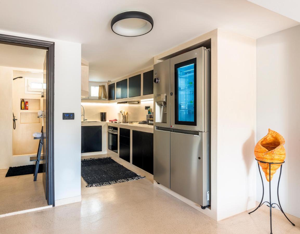 Black And White Apartment Поллония Экстерьер фото